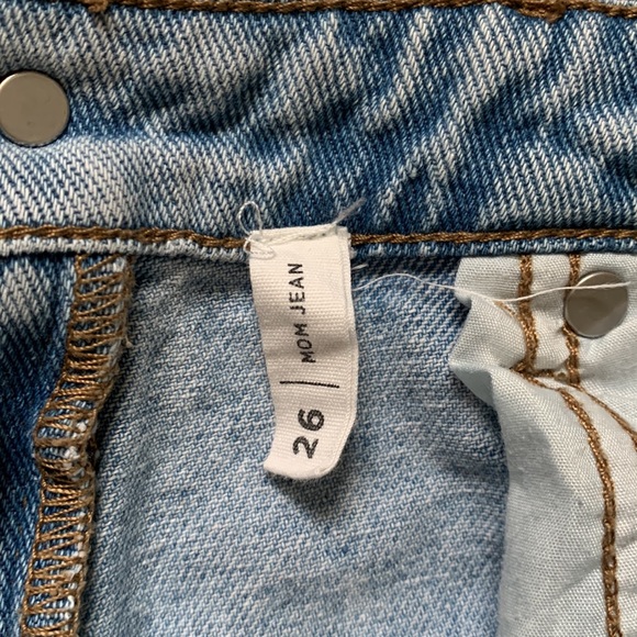 Light Wash PacSun Mom Jeans - Picture 8 of 9